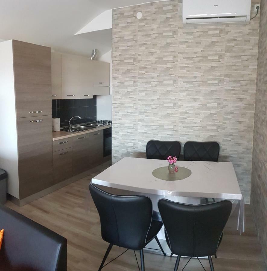 Apartman Andrea Zara Esterno foto